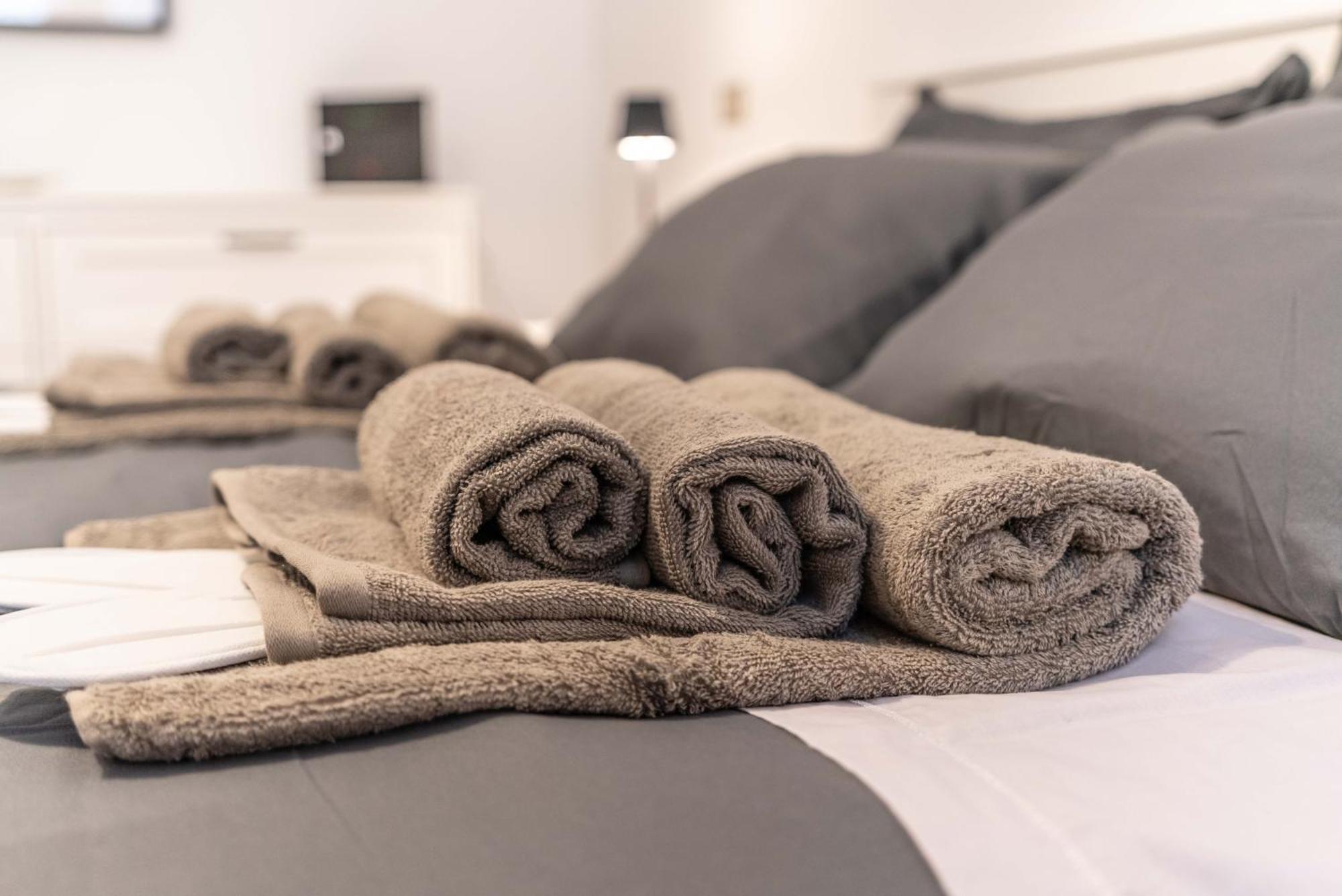 -near Arena & Parking - Pet Friendly Historical Arena Palace Apartamento