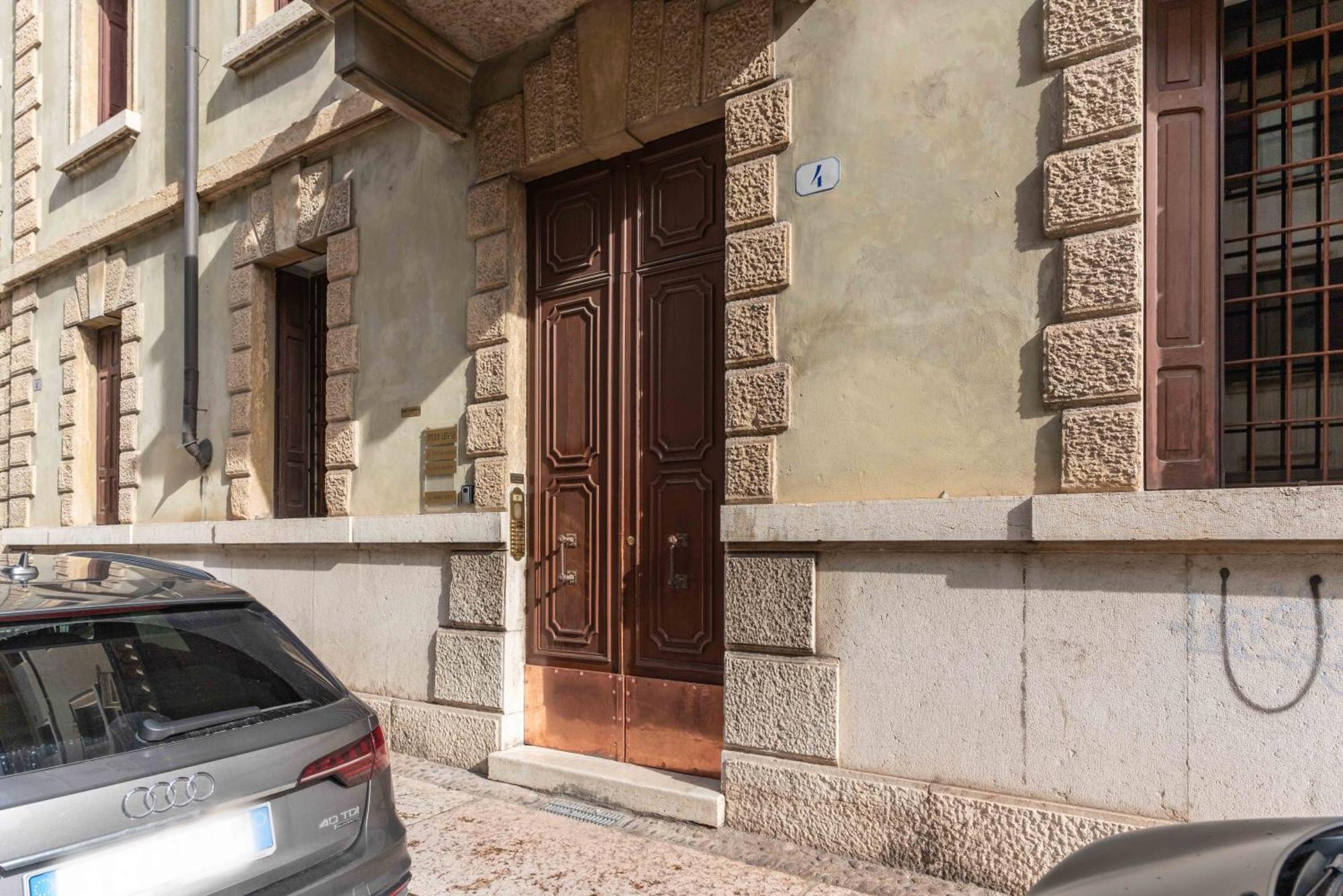 -near Arena & Parking - Pet Friendly Historical Arena Palace Apartamento Verona